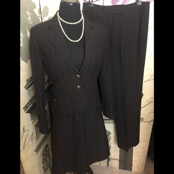 Beautiful 3 piece suit by Larry Levine size 8 Petite - Picture 1 of 5